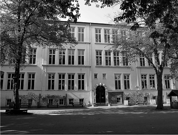 Blick auf die Schule